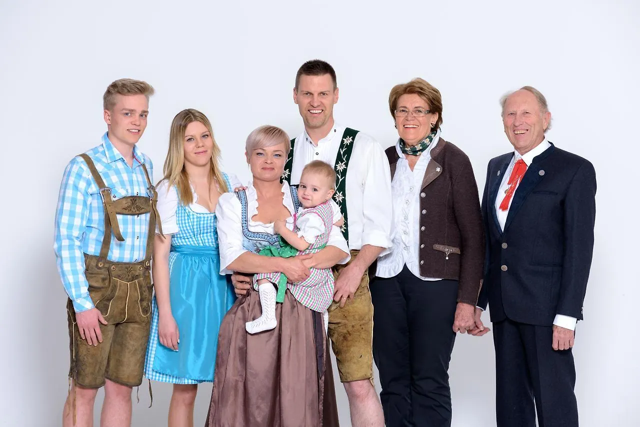 Berghues Schratt - Einfach Anders - Ihr Vegetarisches Und Veganes Biohotel Oberstaufen 3*,  Germany